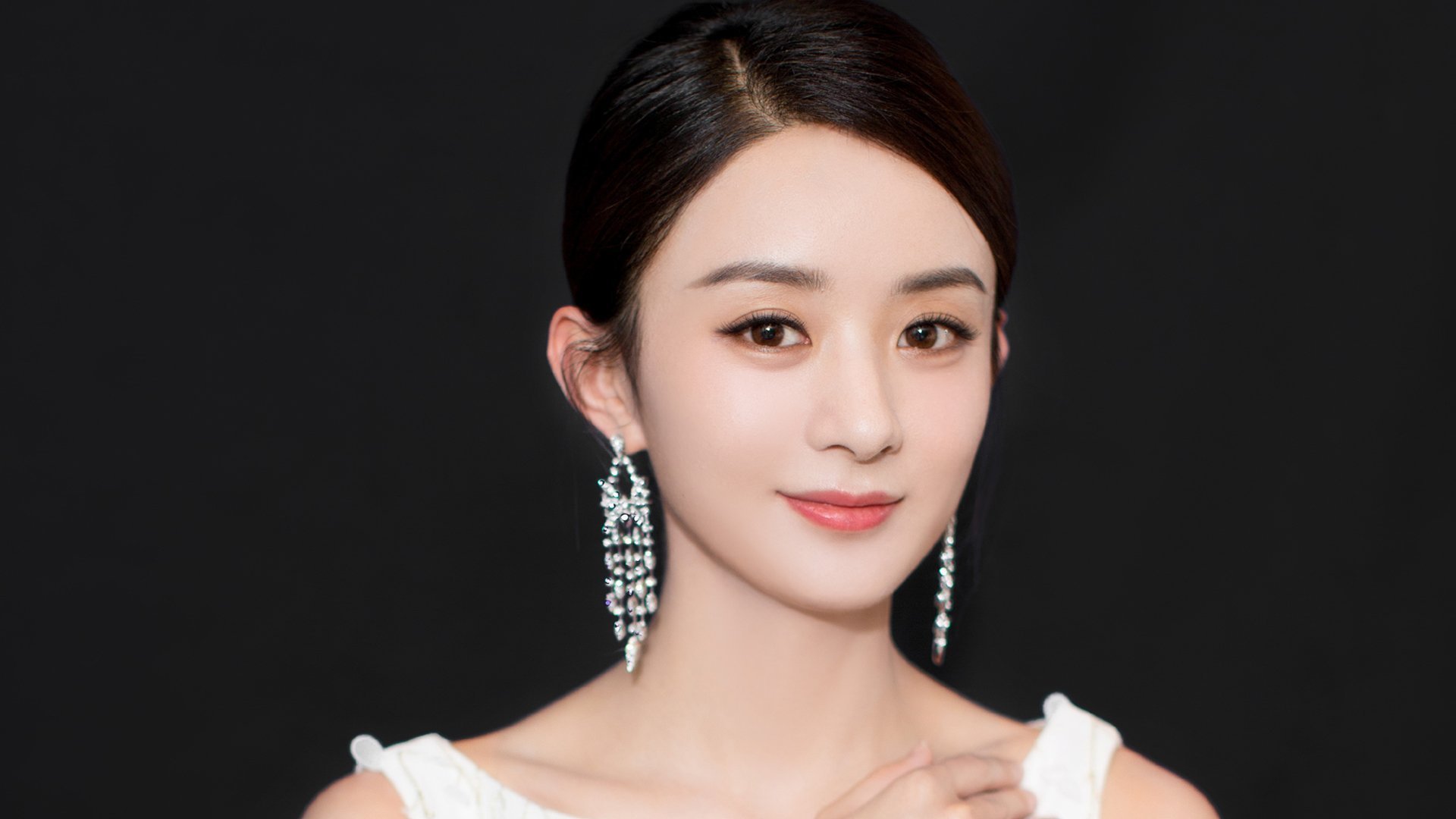 意甲激烈对抗，比分1-0，唯一入球由关键前锋完成，比赛亮点：射门精准度极高